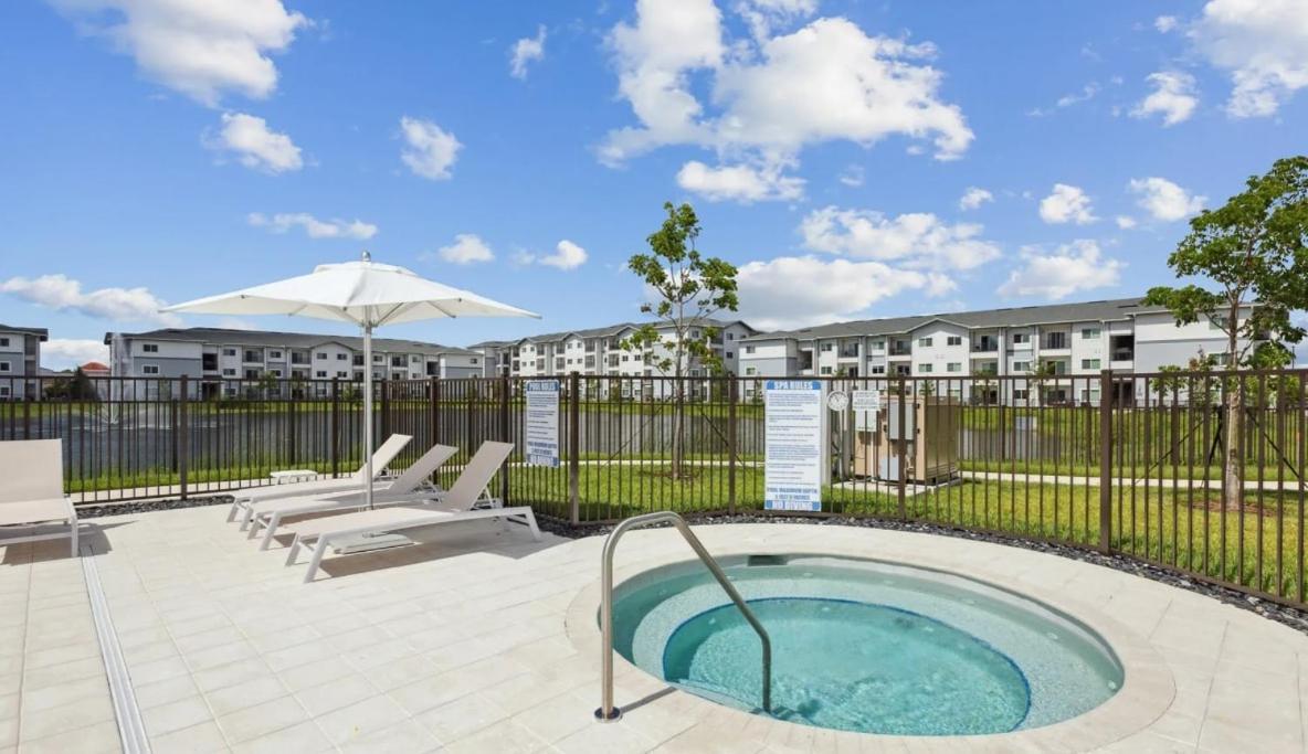 2B Balcony Lakeview-Fort Myers, Fl 아파트 외부 사진